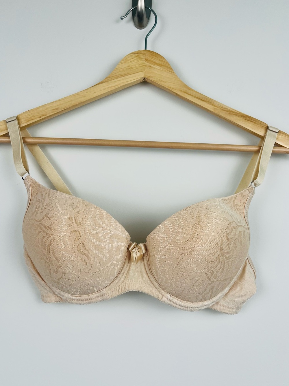 Wacoal 65570 light beige Lace Finesse T-shirt underwire bra, 34B.
